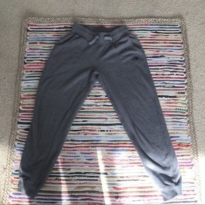 Northface woman jogger gray
